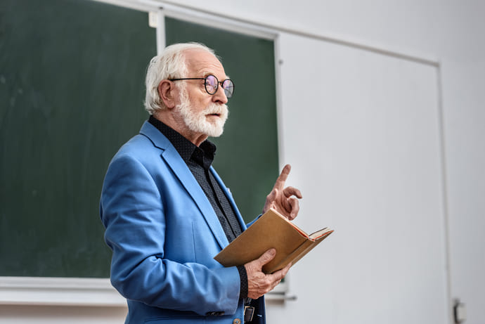 Profesor przeprowadza wykład na temat Ashwagandhy.